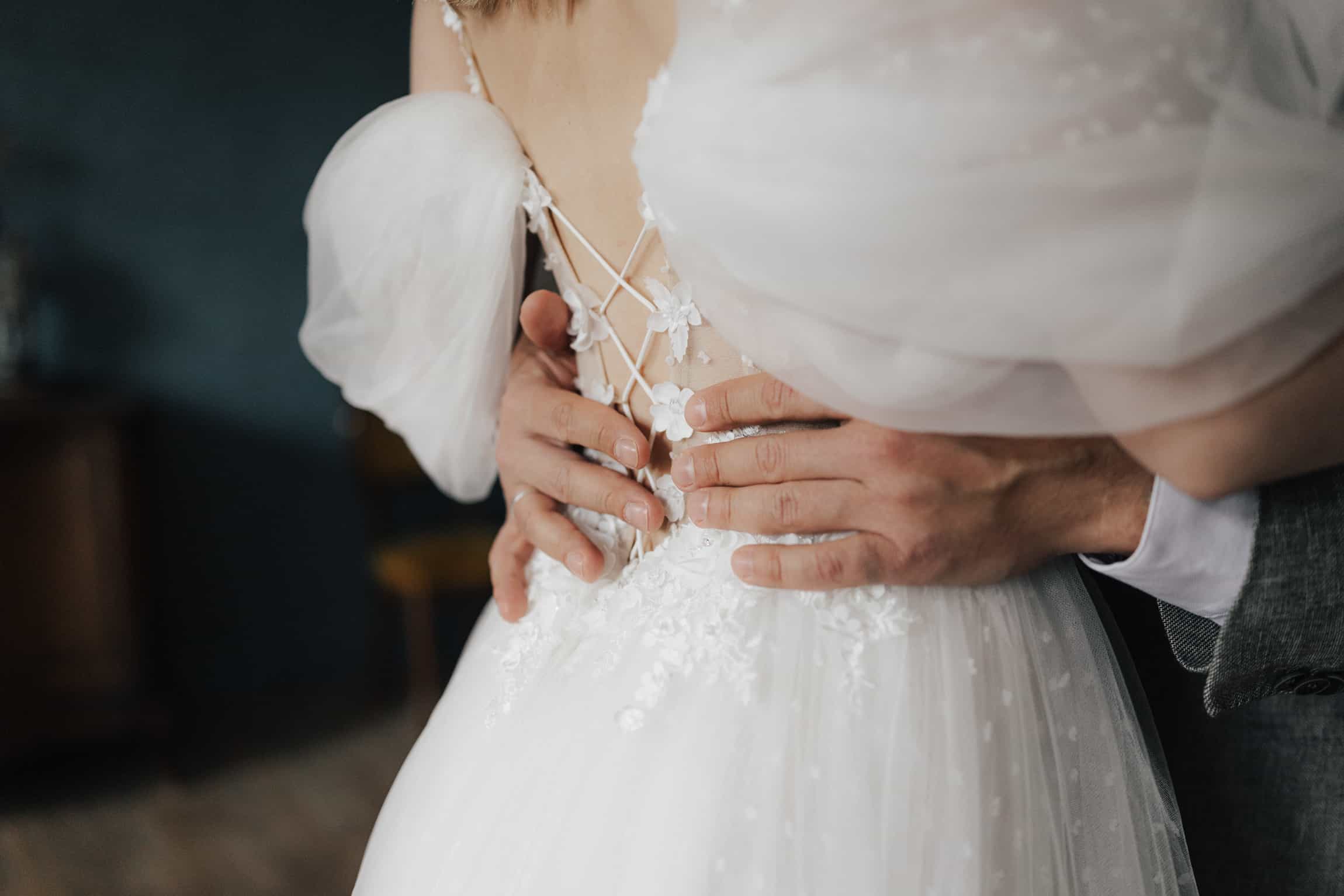Emotionaler dokumentarischer Hochzeitsmoment