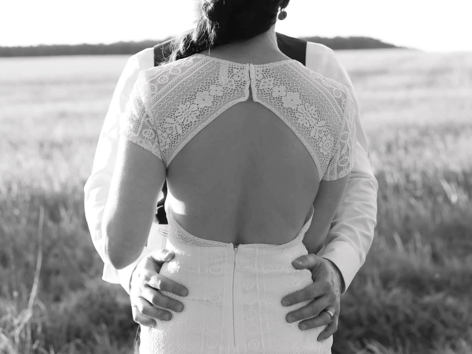 Rückenansicht Brautkleid mit offenem Rücken und Spitzendetails