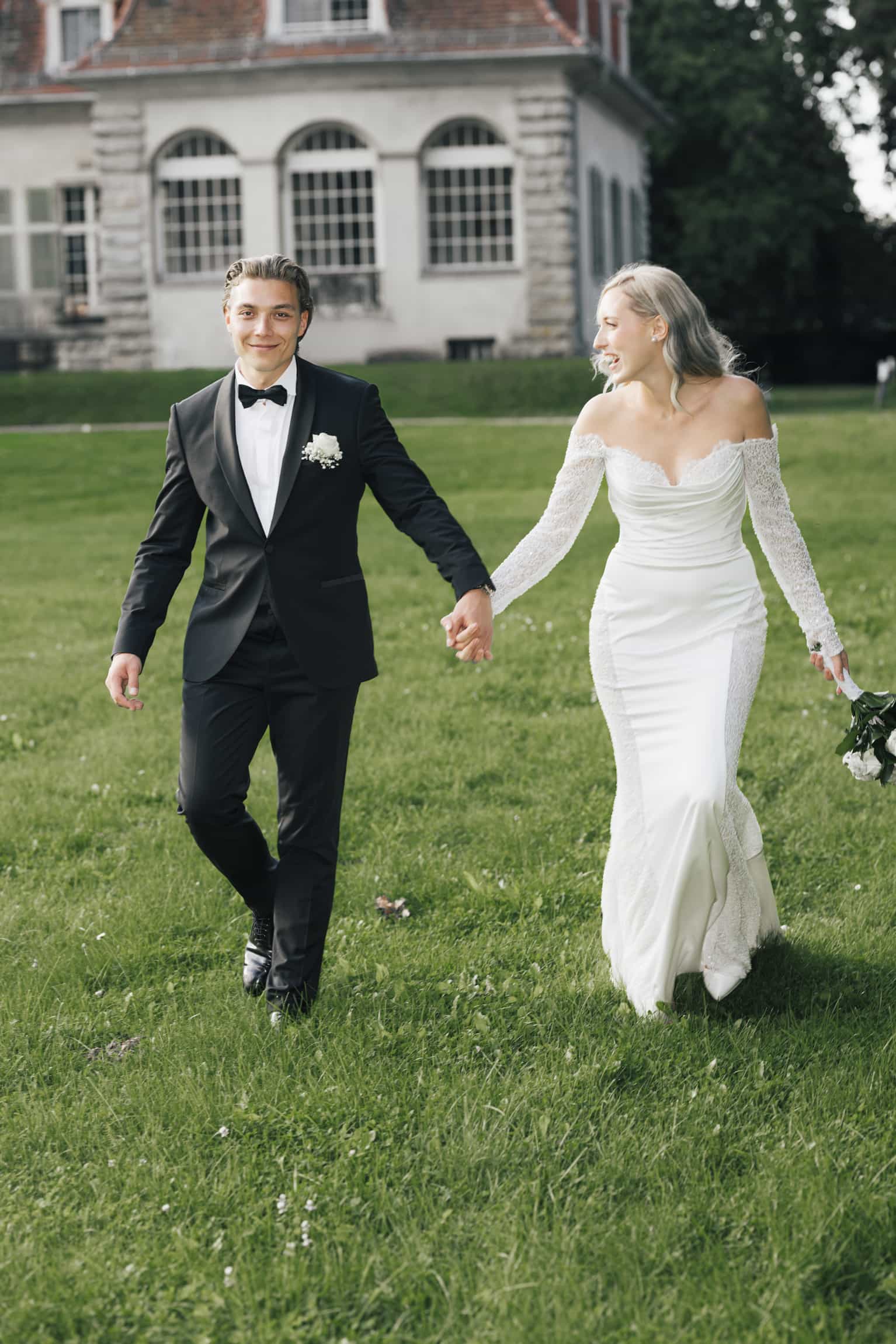 Emotionaler dokumentarischer Hochzeitsmoment