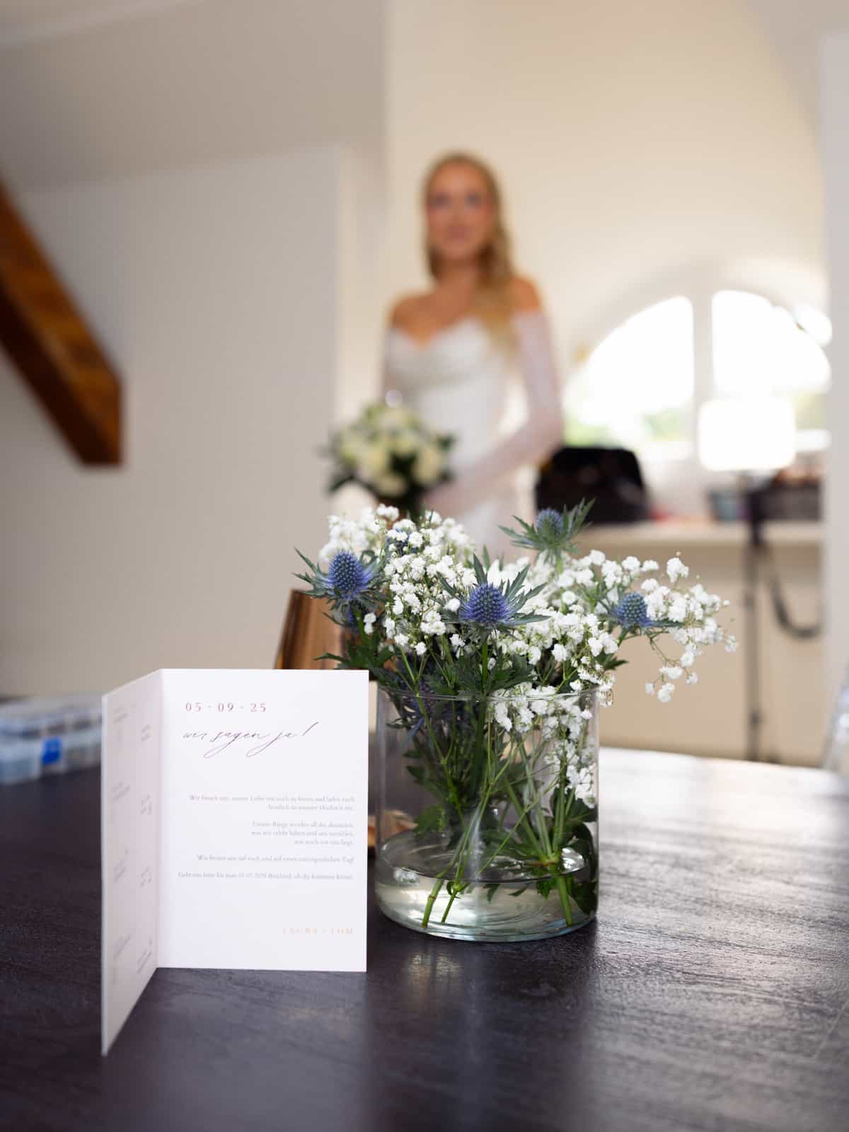 Bride bouquet wedding stationery Schloss Kartzow Brandenburg