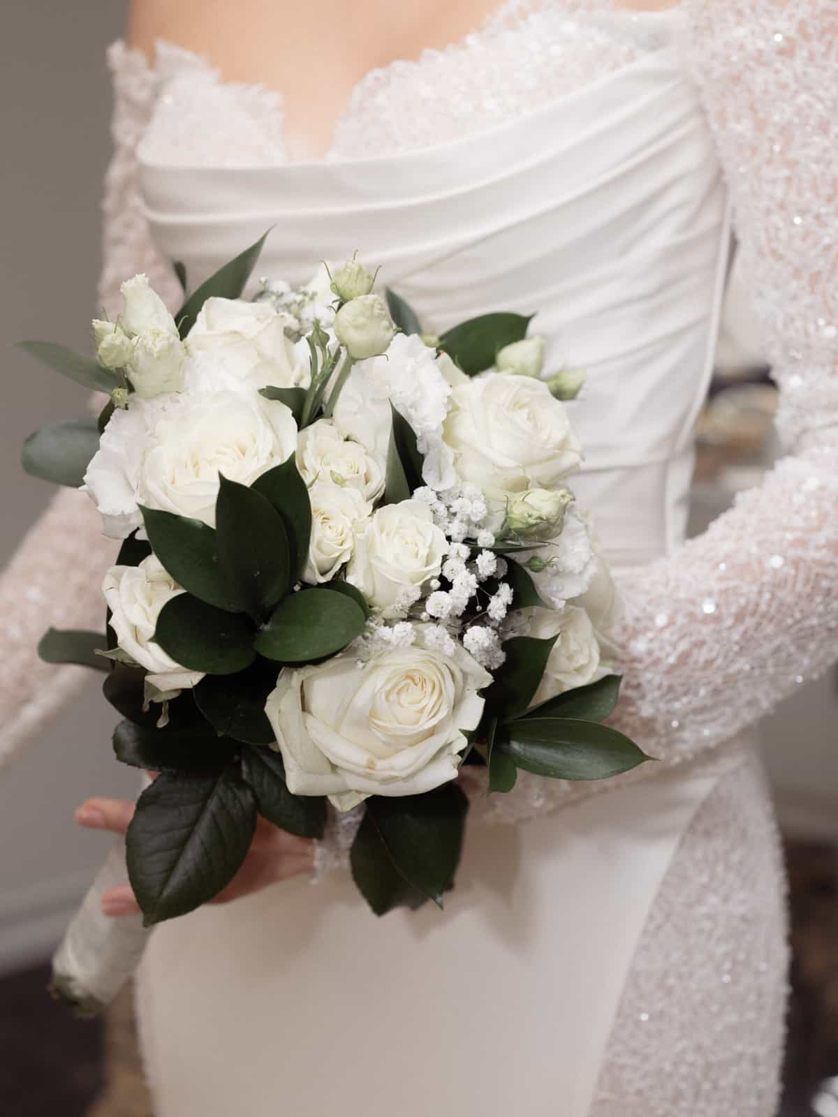 Bride bouquet white roses castle wedding Schloss Kartzow