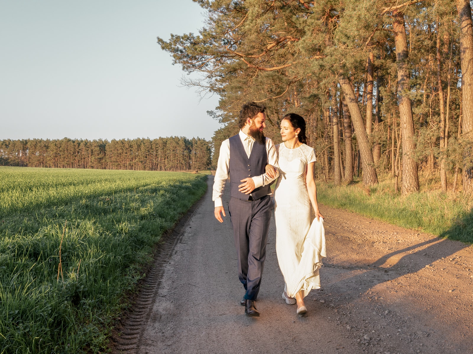 Hochzeitsfotograf Berlin: Kreative Parkaufnahmen