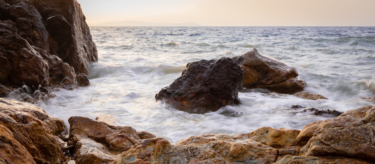 Peaceful seascape with rocks and waves