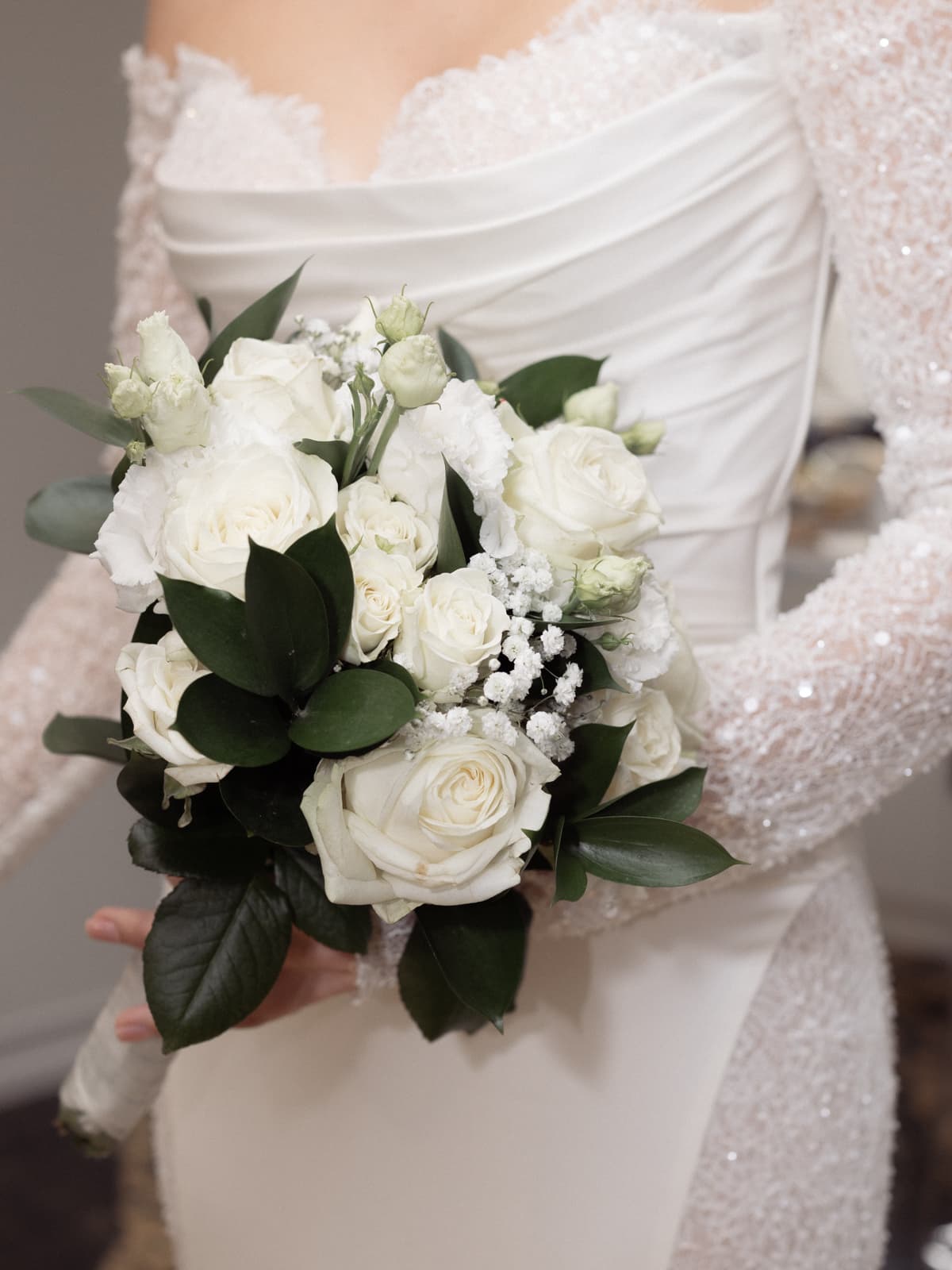 Braut Brautstrauß weiße Rosen Hochzeit Schloss Kartzow