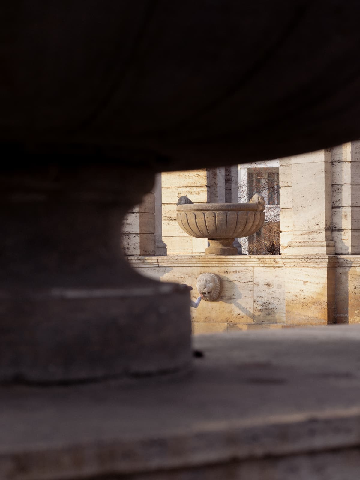 Festlich gekleidetes indisches Brautpaar in abschließendem Hochzeitsportrait