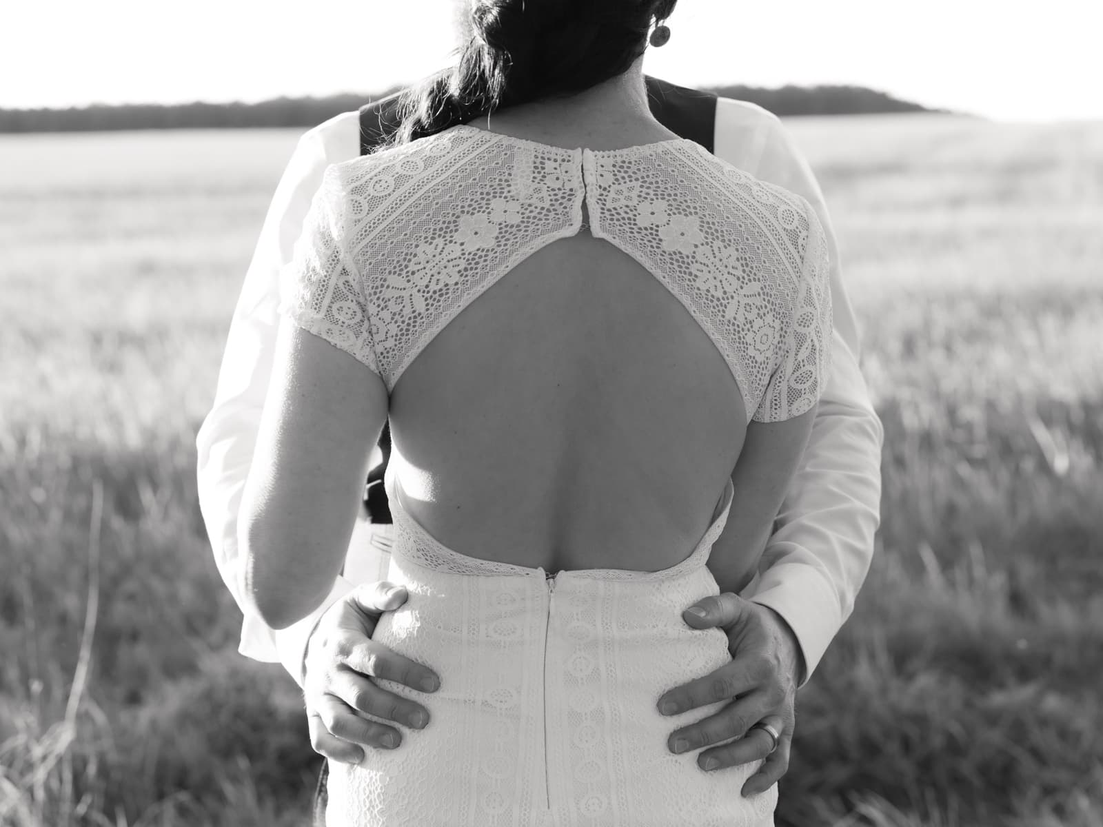 Rückenansicht Brautkleid mit offenem Rücken und Spitzendetails